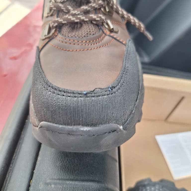 FLO Mağazasından Alınan Botun Dikiş Sorunu Ve İade Süreci