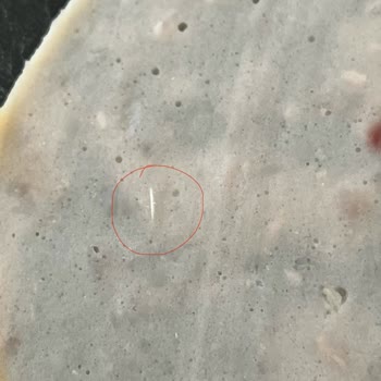 Maret Hindi Füme Ürününde Tavuk Tüyü Şoku