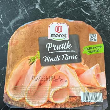 Maret Hindi Füme Ürününde Tavuk Tüyü Şoku