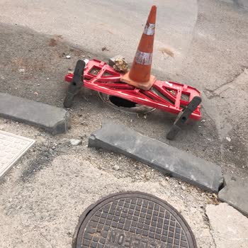 Öveçler'deki Tehlikeli Çukur Ve İlgisizlik