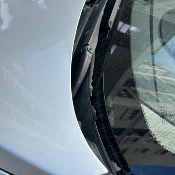 BMW F20 118i Ön Cam Izgara Fitili Sorunu