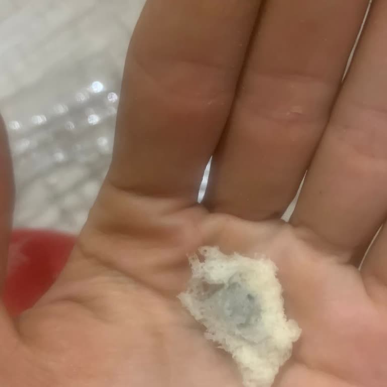 Şok Market'ten Alınan Ekmeğin İçinden Çıkan Beklenmedik Madde