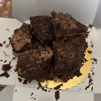 Bozuk Kremalı Pastalar Ve İlgisiz Müşteri Hizmetleri