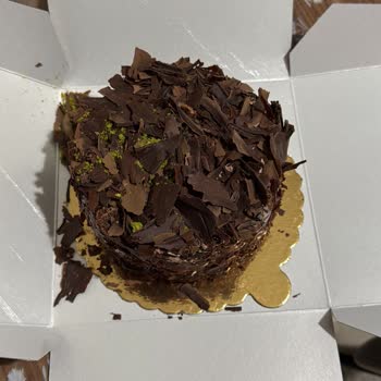 Bozuk Kremalı Pastalar Ve İlgisiz Müşteri Hizmetleri