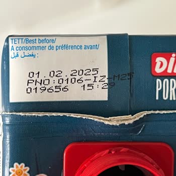 Bozuk Dimes Portakal Suyu: Maya Baloncukları Ve Ton Balığı Kokusu