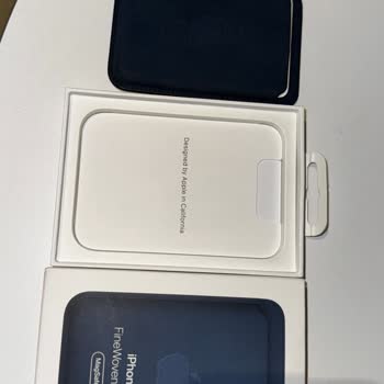 Apple MagSafe Wallet Color Deformed After Just One Day of Use