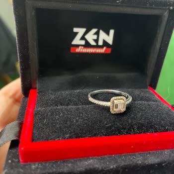 Zen Yüzüklerinin Kalitesizliği: Üç Yılda Üç Kez Taşı Düştü