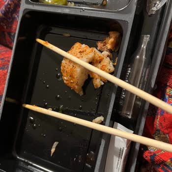 Sushida California Roll'da Beklenmedik Yabancı Madde