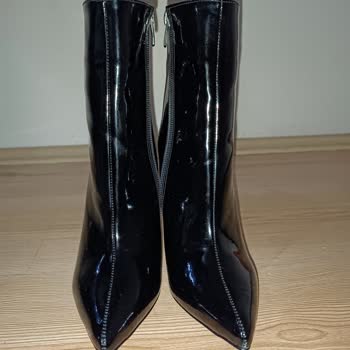 Ayakkabı Ateşi Yanlış Numara, Soyulma Ve Dengesiz Topuk Sorunlarıyla Hayal Kırıklığı