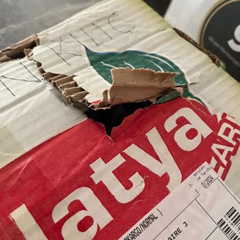 Hasarlı Kargo Teslimatı: Yırtık Ve Açık Paketler
