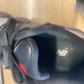 Dayanıksız Ayakkabı Ve İlgisiz Mağaza