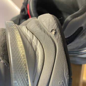 Dayanıksız Ayakkabı Ve İlgisiz Mağaza