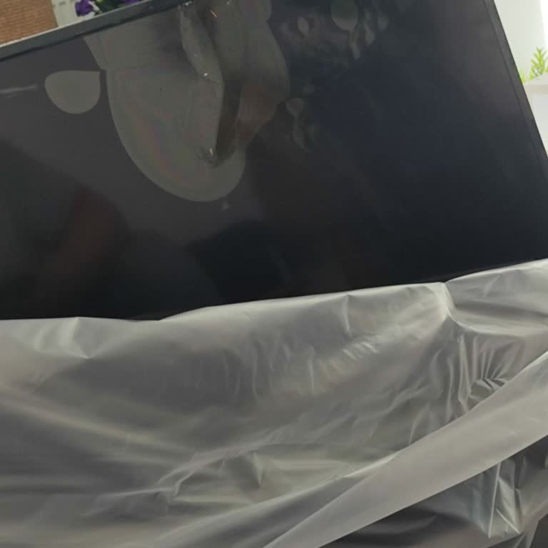 Kırık Ekranlı Televizyon Ve İletişim Sorunları