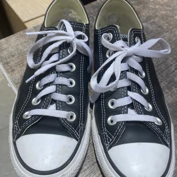 Converse Shoes Torn Within a Year – No Support from Converse