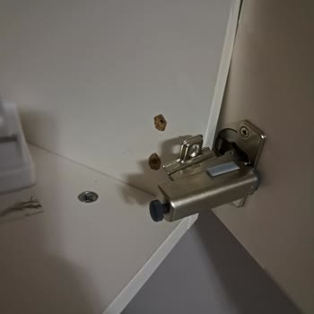 Mobilya Montajında Hasar Ve İlgisizlik