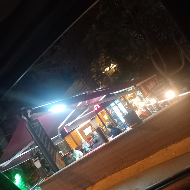 Okmeydanı Şubesi'nde Karton Bardak Krizi