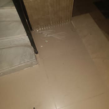 Apartman Girişindeki Kablo Kaosu