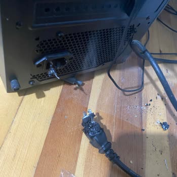 İzoly Bilgisayar Evimizi Yakmaya Çalışıyor