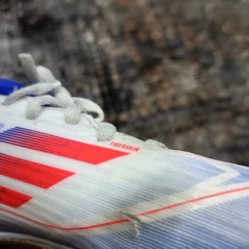 Adidas Kramponlar Kısa Sürede Yırtıldı, Değişim Talep Ediyorum