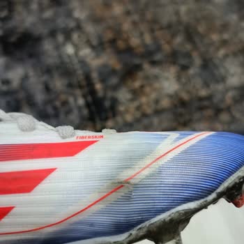 Adidas Kramponlar Kısa Sürede Yırtıldı, Değişim Talep Ediyorum