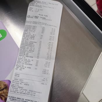 Kurtlu Pirinç Ve İlgisiz Mağaza