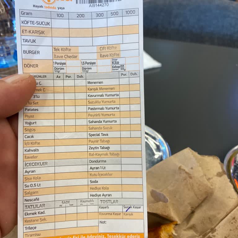 Atlı Dinlenme Tesisleri'nde Çay Beklerken Umursanmadım