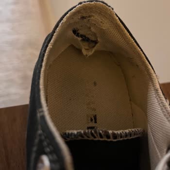 Converse Ayakkabımın Beklenmedik Aşınması
