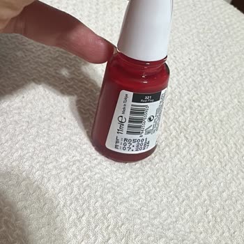 Flormar Ojesi Tırnakta Kalıcı Lekeler Bırakıyor!