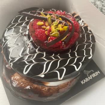 Maslak Karafırın'dan Dağılmış Pasta Teslimatı