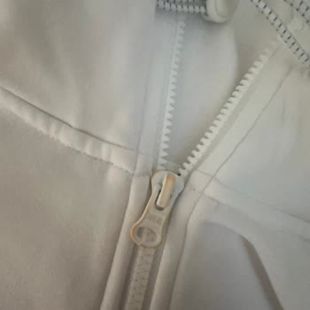 Kalitesiz Ürün: Adidas Ceket Hayal Kırıklığı