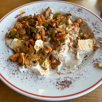 Baklavacı (Nejat) Güllüoğlu Çökertme Kebabı Çok Kötüydü Ve İçeceklerimiz Gelmedi!