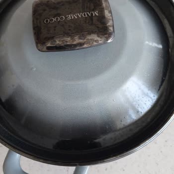 Rust Appearing on Madame Coco Pot Handle After First Wash – Requesting Resolution