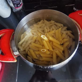 Besler Mutfak Makarnada Böcek Şoku