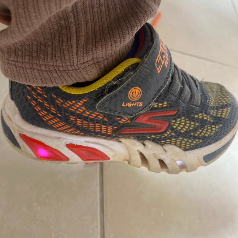 Skechers Ayakkabının Işıkları Sürekli Yanıyor
