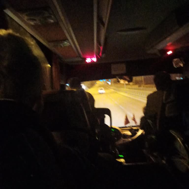 Geciken Otobüs Yolculuğu Ve Gereksiz Duraklamalar