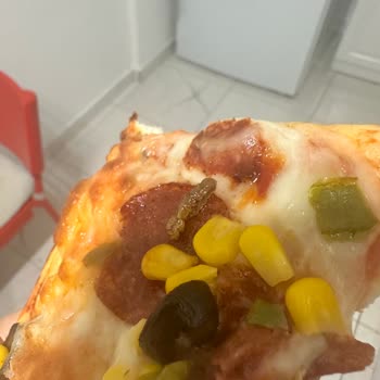 Migros'tan Alınan Pizzada Şok Edici Kurt Problemi