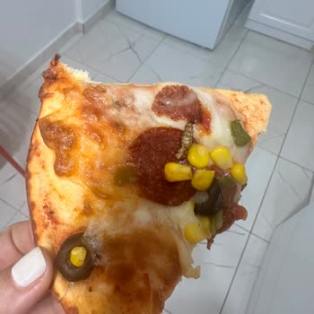 Migros'tan Alınan Pizzada Şok Edici Kurt Problemi