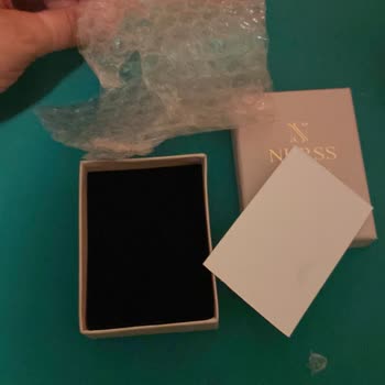 Yırtılmış Paket Ve Çalınan Bileklikler: Sürat Kargo'nun Güvenlik Sorunu