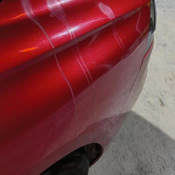 Kapalı Otoparkta Paslı Su Şoku: Aracımın Boyası Zarar Gördü