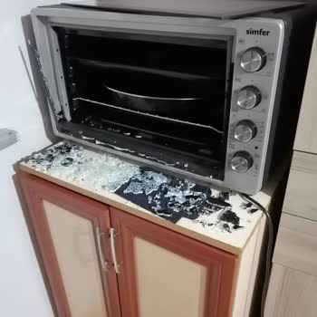 Simfer Fırın Camı Patladı!