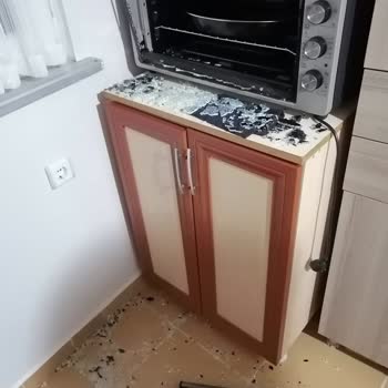 Simfer Fırın Camı Patladı!