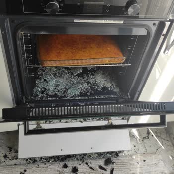 Luxell Fırın Camı Patladı, Yetkili Servis Nerede?