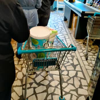 Yoğun Saatlerde Yetersiz Kasa Hizmeti