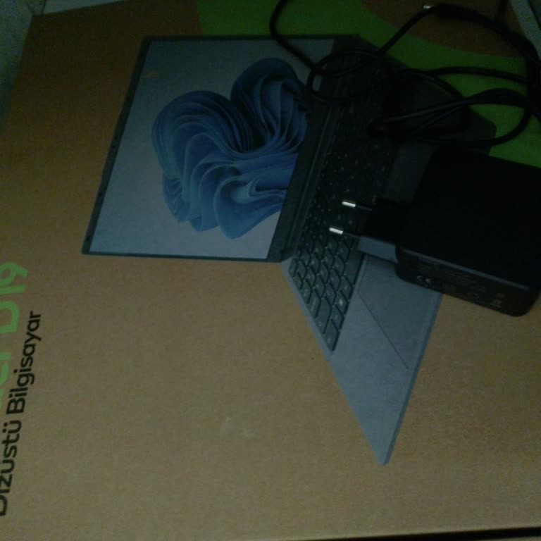 Reeder Peşin Ödenen Ürün 3 Hafta Sonra Teşhir Olarak Teslim Edildi!