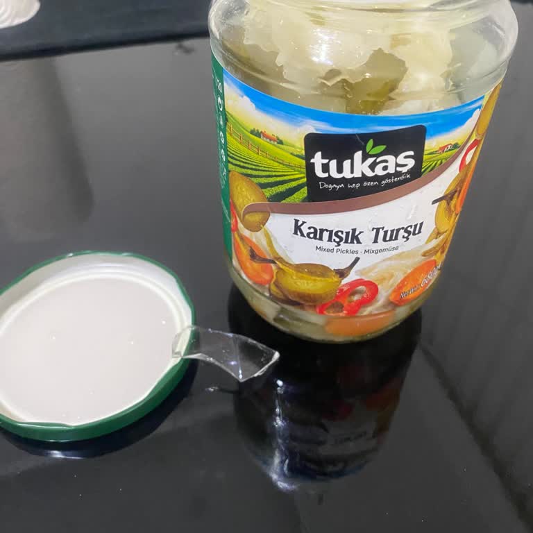 Turşu Kavanozundan Çıkan Cam Parçası