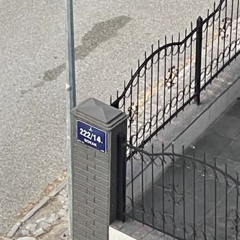 Emniyet Genel Müdürlüğü Buca'da Trafik Çilesi: Kamyon Ve Otobüslerin Düzensiz Park Sorunu