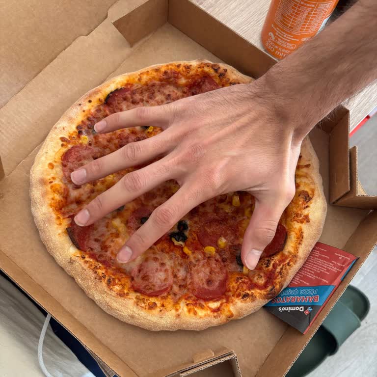Soğuk Ve Malzemesiz Pizza Hayal Kırıklığı