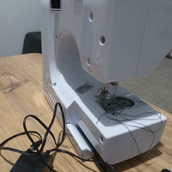 Kullanılmış Ürün Ve Eksik Parçalarla Gelen Dikiş Makinesi