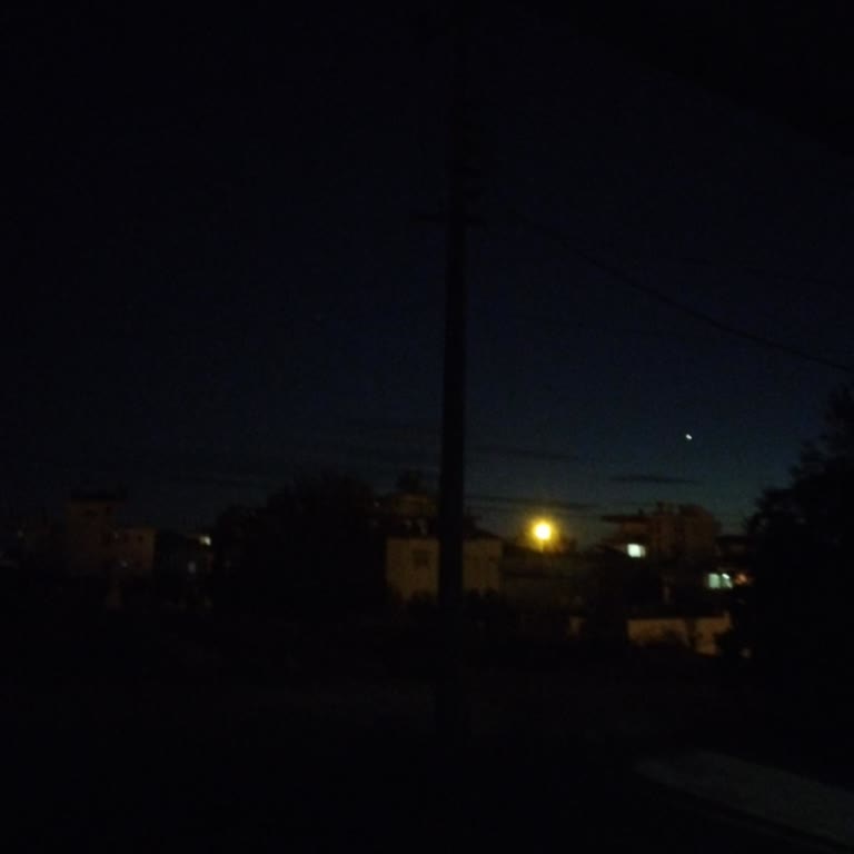 Akdeniz Elektrik Dağıtım Antalya Serik'te 10 Gündür Yanmayan Sokak Aydınlatması Sorunu