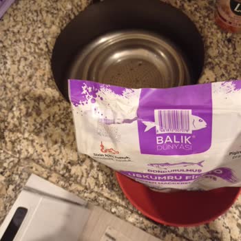 Açık Paketli Balık Ve İlgisiz Müşteri Hizmetleri